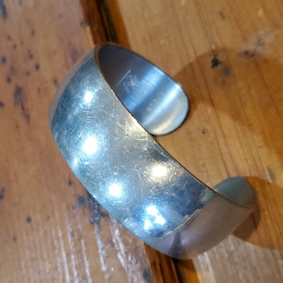 Kirk Pewter 900 - P Cuff Bracelet - Picture 2 of 5